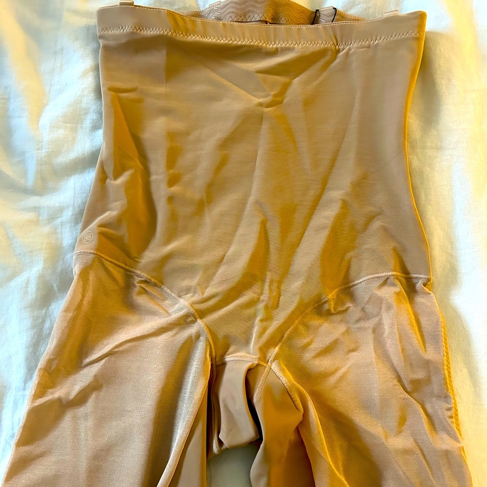 New/Never Worn Honeylove Superpower Short Shapewear